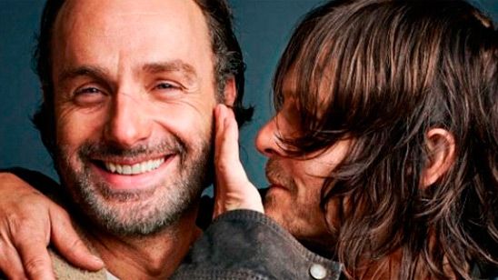 'The Walking Dead': La divertida broma que Andrew Lincoln le gastó a Norman Reedus con una muñeca hinchable noticias imagen
