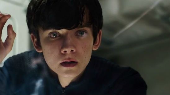 'Un espacio entre nosotros': Asa Butterfield viaja a La Tierra en el tráiler en español 