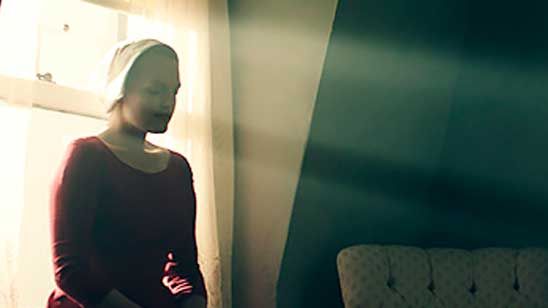 'The Handmaid’s Tale': Primer vistazo a Elisabeth Moss de ‘Mad Men’ en la nueva serie de Hulu noticias imagen