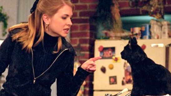 'Sabrina, cosas de brujas': Mira cómo era en realidad el robot de Salem noticias imagen