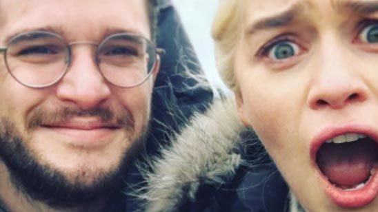 'Juego de tronos': 10 veces en las que Emilia Clarke y Kit Harington han demostrado lo divertida que es su amistad noticias imagen