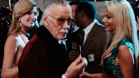 'Iron Man': ¿Recuerdas que Stan Lee interpretó a Hugh Hefner en la gran pantalla?