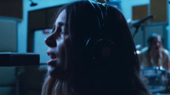 Paul Thomas Anderson reincide en el videoclip con ‘Little of Your Love’, de Haim noticias imagen
