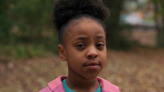 'Stranger Things': la divertida hermana de Lucas, Erica, aparecerá en la tercera temporada noticias imagen