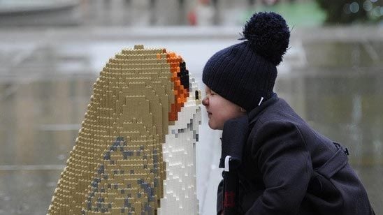 'Star Wars 8: Los últimos Jedi: Porgs gigantes de LEGO invaden Londres noticias imagen