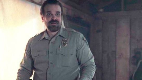 'Stranger Things': David Harbour promete a un fan que oficiará su boda si cumple estos requisitos noticias imagen