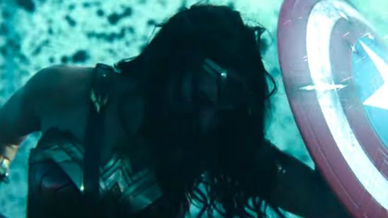 Los superhéroes de Marvel y DC se enfrentan al Doctor Manhattan en un tráiler épico noticias imagen