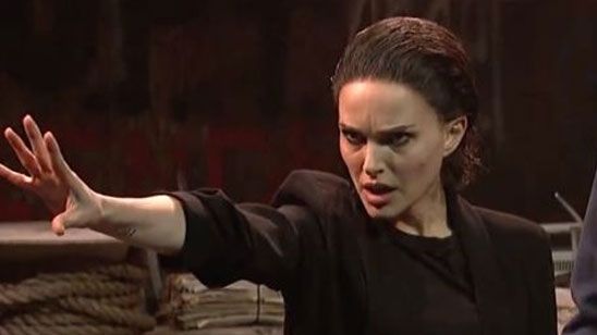 'Stranger Things': Natalie Portman asume su parecido con Millie Bobby Brown en un 'sketch' para 'SNL' noticias imagen