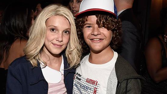 'Stranger Things': Millie Bobby Brown y Gaten Matarazzo animan a un niño que celebró su fiesta de cumpleaños y no fue nadie noticias imagen