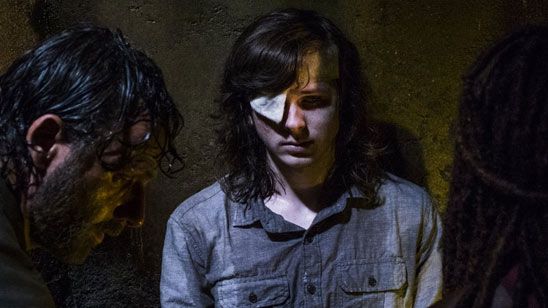 'The Walking Dead': Chandler Riggs se graba viendo las reacciones de los fans a la muerte de Carl noticias imagen