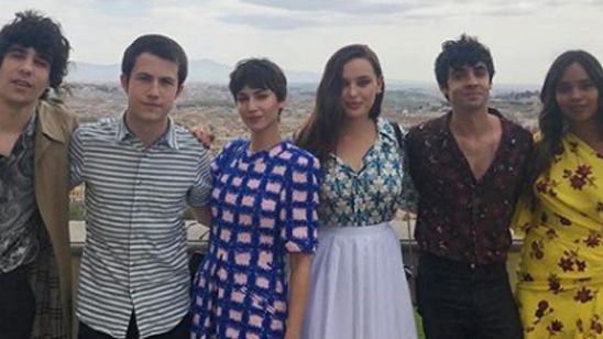 Los Javis y Úrsula Coberó conocen a los protagonistas de 'Por trece razones' noticias imagen