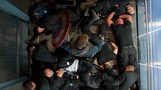 'Capitán América: El Soldado de Invierno': Así se preparó Chris Evans para la famosa escena del ascensor noticias imagen
