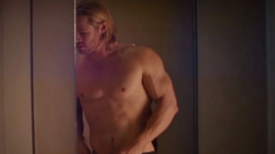 Ellen DeGeneres homenajea a Chris Hemsworth como Thor con este vídeo con sus mejores escenas sin ropa 