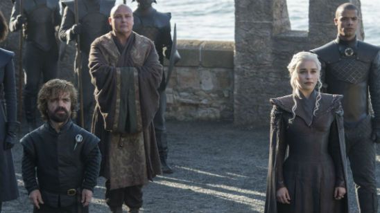 Emilia Clarke cree que se están grabando varios finales de 'Juego de tronos' noticias imagen