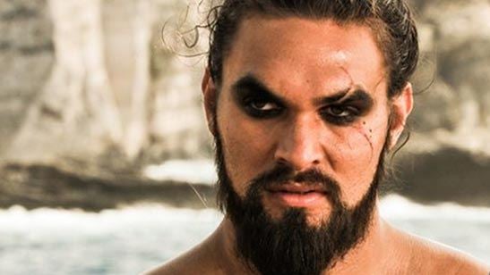 Jason Momoa (Khal Drogo) se reúne con los 'showrunners' de 'Juego de Tronos' en Belfast y la gente se vuelve loca