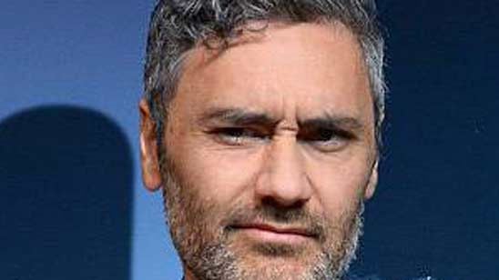 'Jojo Rabbit': Taika Waititi le hace un corte de mangas a Hitler en la primera foto noticias imagen
