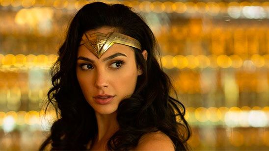 'Wonder Woman 1984': Gal Gadot se vuelve a enfundar el traje de Diana en una imagen oficial noticias imagen