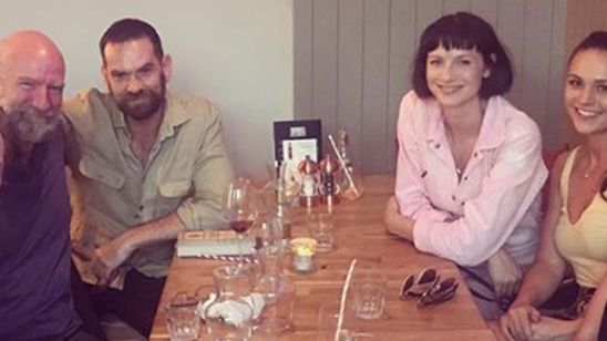 'Outlander': Los protagonistas de la serie se reencuentran con ex-compañeros noticias imagen
