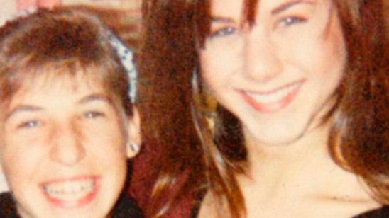 Cuando Mayim Bialik y Jennifer Aniston fueron hermanastras noticias imagen