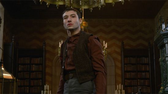 Ezra Miller, de 'Animales fantásticos 2', pide a la gente que vea la película antes de "soltar mierda" en Twitter noticias imagen