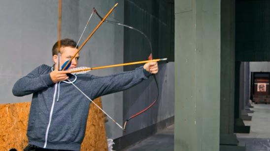 'Robin Hood': Descubre cómo aprendió Taron Egerton a ser un gran arquero con este reportaje en EXCLUSIVA noticias imagen