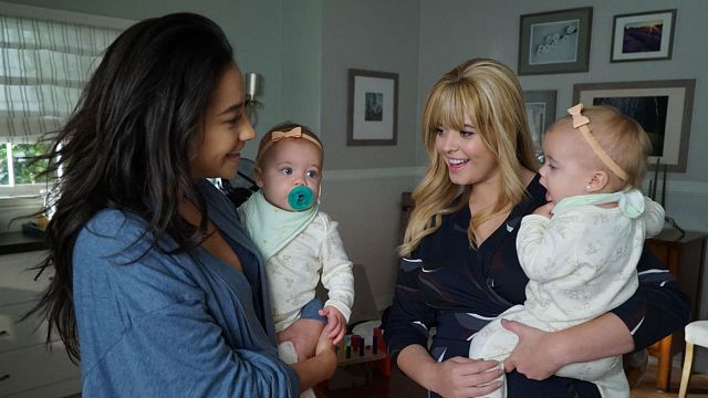 'Pretty Little Liars: The Perfectionists': Marlene King revela dónde están Emily y los bebés noticias imagen