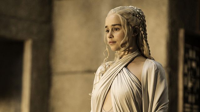 Emilia Clarke habla públicamente sobre sus dos aneurismas y las cirugías cerebrales a las que se ha sometido  noticias imagen