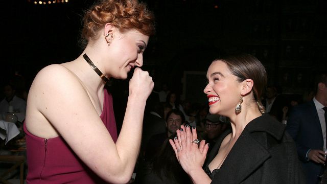 'Juego de Tronos': ¿Emilia Clarke adelanta que Sansa y Arya odiarán a Daenerys en la octava temporada? noticias imagen