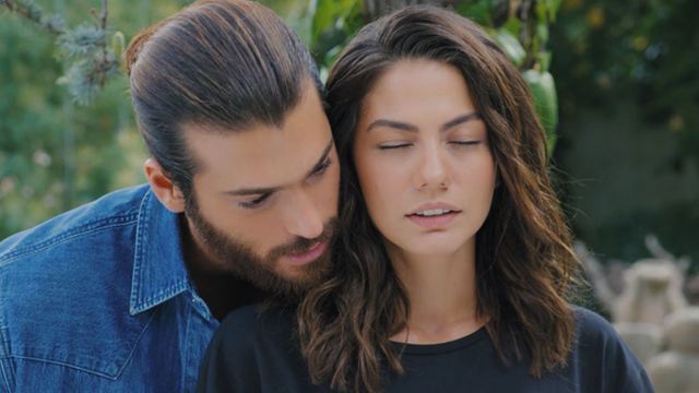 Así es Demet Özdemir, la actriz protagonista de la rompedora 'Erkenci Kuş (Pájaro soñador)'