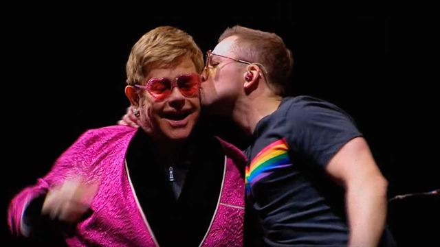 'Rocketman': Taron Egerton canta 'Your Song' en directo con un orgulloso Elton John al piano