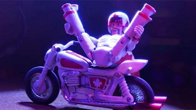 El director de 'Toy Story 4' se sorprendió de lo divertido que es Keanu Reeves noticias imagen