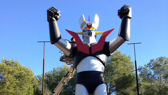 Pelotazos inmobiliarios, facturas invisibles y una fama tardía. Esta es la historia de la estatua gigante de Mazinger Z que hay en Tarragona
 
 noticias imagen