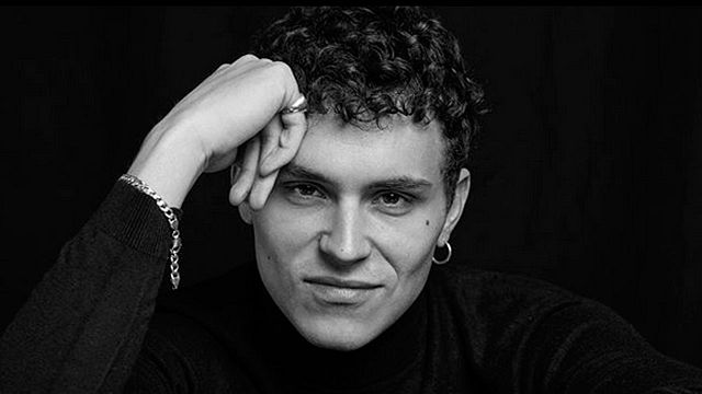 De pensar en dejar la actuación a 'petarlo' con un rap: Así es Arón Piper, uno de los favoritos de 'Élite' noticias imagen