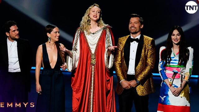 El abrazo entre Kit Harington y Sophie Turner y otros grandes momentos de 'Juego de tronos' en los Emmy 2019