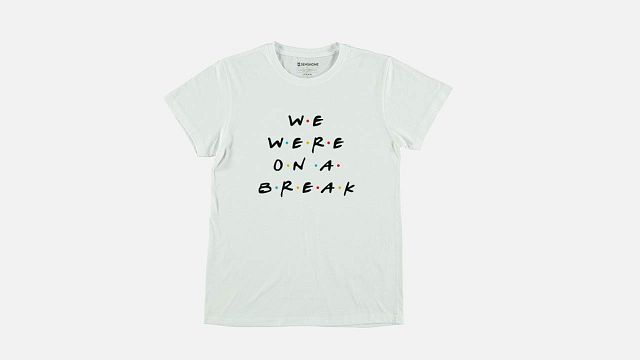 Celebramos los 25 años de 'Friends' con esta divertida camiseta exclusiva de la tienda de SensaCine noticias imagen