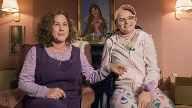 'The Act': Patricia Arquette golpea accidentalmente a Joey King en la cabeza con su Globo de Oro noticias imagen