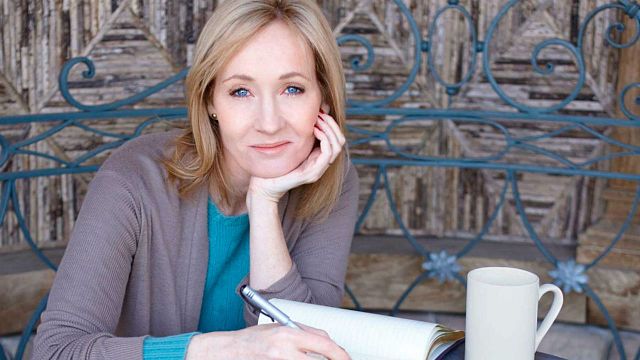 J.K. Rowling defiende sus comentarios sobre las personas transgénero y revela que es una superviviente de abuso sexual noticias imagen