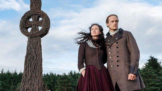 'Outlander': El incidente de Sam Heughan al prender fuego a la cruz  noticias imagen
