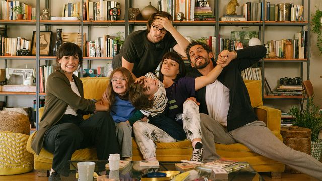 'Mamá o papá': Comienza el rodaje de la nueva comedia de Dani de la Orden con Paco León y Miren Ibarguren noticias imagen