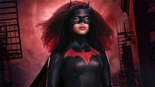 'Batwoman': Javicia Leslie debuta con el traje de la superheroína en las nuevas imágenes de la temporada 2