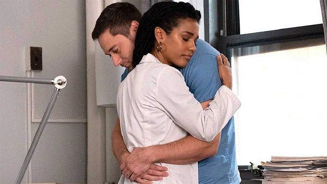 El protagonista de 'New Amsterdam' se confiesa sobre sus historias de amor en la serie noticias imagen