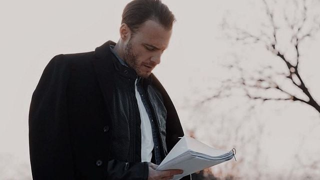 Kerem Bürsin ('Love is in the air'), obligado a disculparse tras ofender con sus comentarios del coronavirus noticias imagen