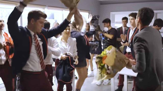 Así fue la despedida en 'Élite' de Miguel Bernardeau y Arón Piper: "Me puse a llorar como un niño" noticias imagen