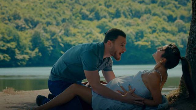 Eda da a luz a solas en el campo con un Serkan bloqueado según el avance del episodio final de 'Love is in the air' noticias imagen