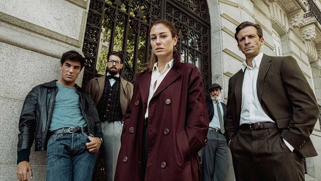 Comer tierra, dedos fisurados, golpes de cabeza... Blanca Suárez y Óscar Casas desvelan el rodaje de infarto de 'Jaguar' noticias imagen