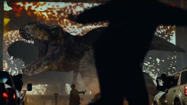 Los dinosaurios reinan de nuevo en 'Jurassic World: Dominion'. Un T-Rex desata el caos en el prólogo de la película