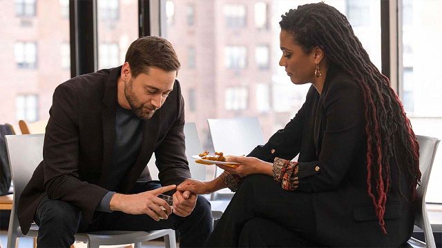 Vuelven los problemas en 'New Amsterdam': un nuevo adversario para Max en la temporada 4 noticias imagen