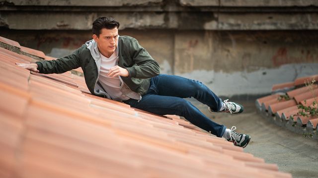 Tom Holland trabajó de camarero para preparar su papel en 'Uncharted' pero le despidieron noticias imagen