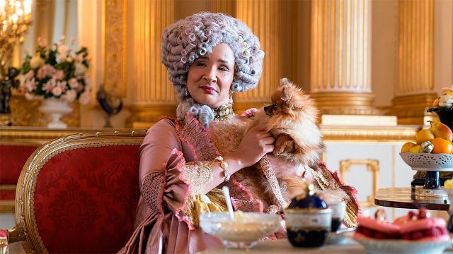 'Los Bridgerton': la actriz que interpreta a la Reina quiso ser un personaje muy diferente (y ahora tiene su propio 'spin-off') noticias imagen