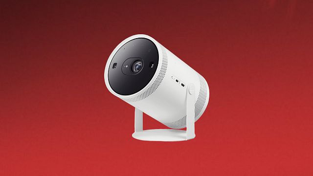 Precio mínimo histórico solo hoy en MediaMarkt: disfruta de una gran pantalla de 100 pulgadas con este proyector Samsung en un formato portátil noticias imagen